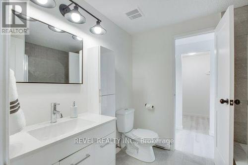 22 - 760 Berkshire Drive, London, ON - Indoor Photo Showing Bathroom