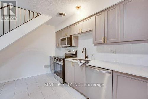 22 - 760 Berkshire Drive, London, ON - Indoor Photo Showing Kitchen