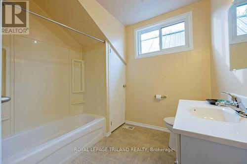 8 Hamilton Street, St. Thomas, ON - Indoor Photo Showing Bathroom