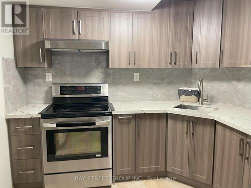 Lower - 81 Grandlea Crescent, Markham, ON - Indoor Photo Showing Kitchen With Upgraded Kitchen