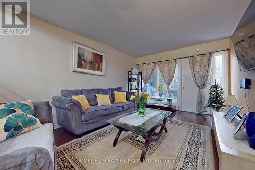 7 - 61 Driftwood Avenue, Toronto, ON - Indoor Photo Showing Living Room