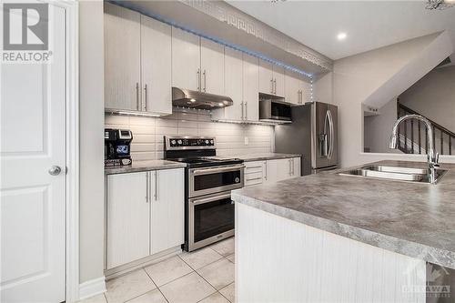 112 Livorno Court, Ottawa, ON - Indoor Photo Showing Kitchen With Double Sink With Upgraded Kitchen