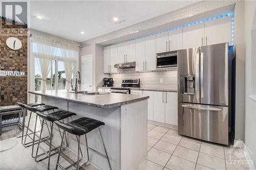 112 Livorno Court, Ottawa, ON - Indoor Photo Showing Kitchen With Upgraded Kitchen