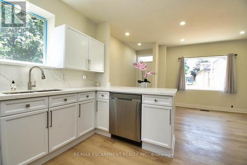 126 Evans Street, Hamilton, ON - Indoor Photo Showing Kitchen