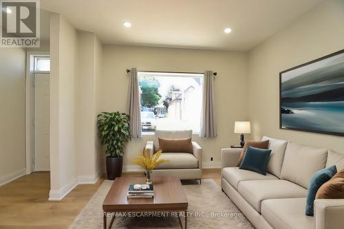 126 Evans Street, Hamilton, ON - Indoor Photo Showing Living Room