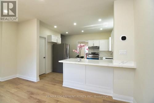 126 Evans Street, Hamilton, ON - Indoor Photo Showing Kitchen