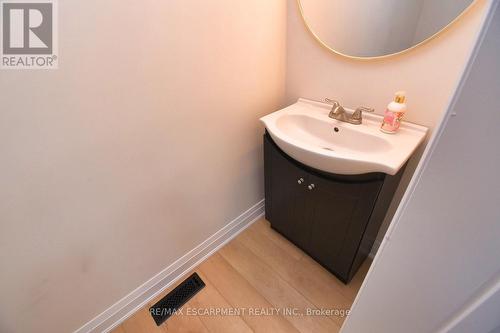 126 Evans Street, Hamilton, ON - Indoor Photo Showing Bathroom