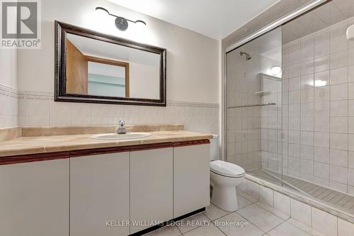 23 Regis Court, Hamilton, ON - Indoor Photo Showing Bathroom