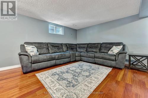 23 Regis Court, Hamilton, ON - Indoor Photo Showing Living Room