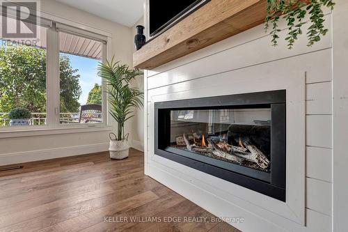 23 Regis Court, Hamilton, ON - Indoor Photo Showing Living Room With Fireplace