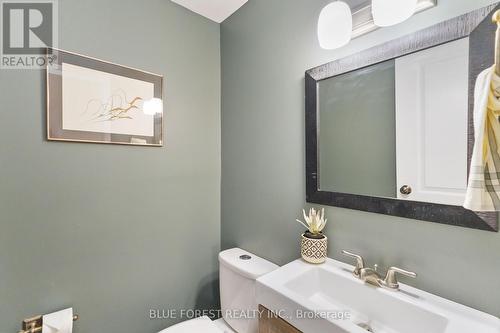 26 Chiddington Gate, London, ON - Indoor Photo Showing Bathroom