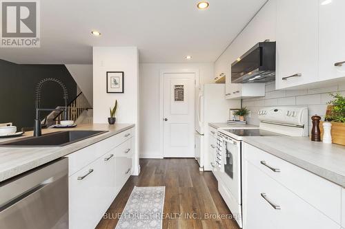 26 Chiddington Gate, London, ON - Indoor Photo Showing Kitchen