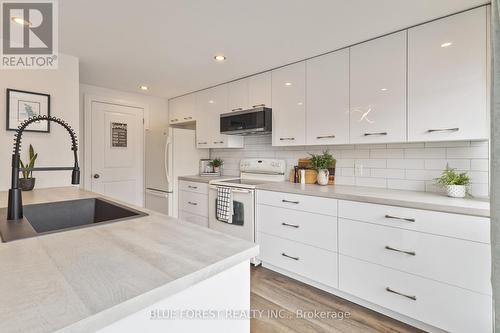 26 Chiddington Gate, London, ON - Indoor Photo Showing Kitchen