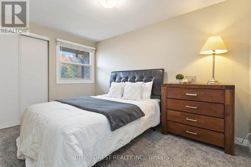 26 Chiddington Gate, London, ON - Indoor Photo Showing Bedroom