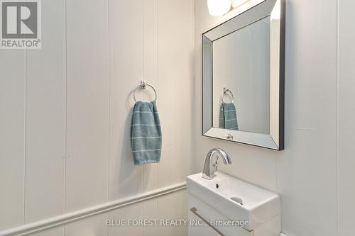 26 Chiddington Gate, London, ON - Indoor Photo Showing Bathroom