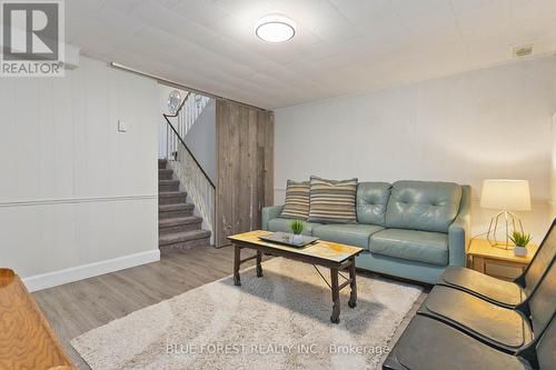 26 Chiddington Gate, London, ON - Indoor Photo Showing Living Room