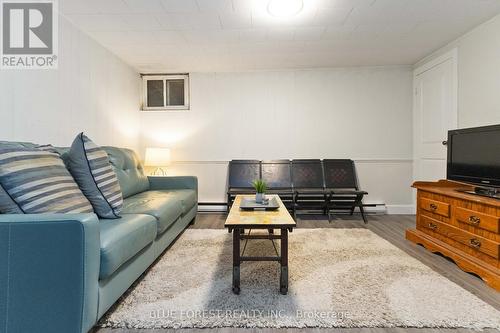 26 Chiddington Gate, London, ON - Indoor Photo Showing Living Room