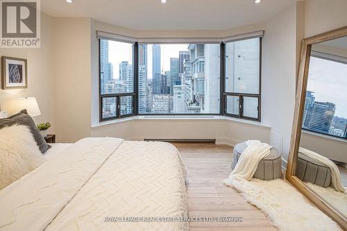 2008 - 175 Cumberland Street, Toronto, ON - Indoor Photo Showing Bedroom