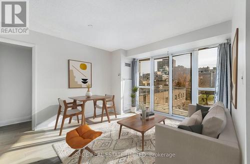 307 - 1430 Yonge Street, Toronto, ON - Indoor Photo Showing Living Room