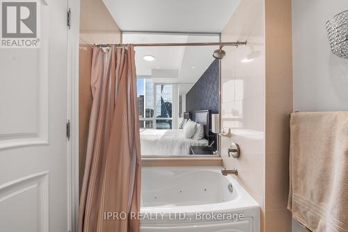 3402 - 16 Harbour Street, Toronto, ON - Indoor Photo Showing Bathroom