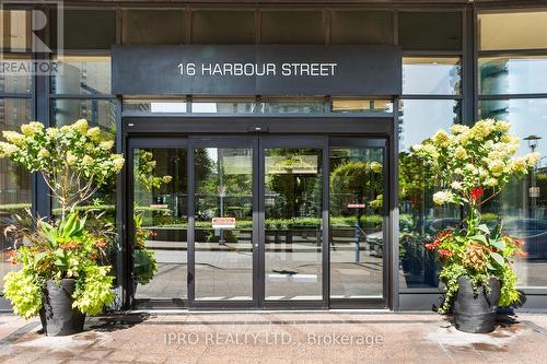 3402 - 16 Harbour Street, Toronto, ON - Outdoor