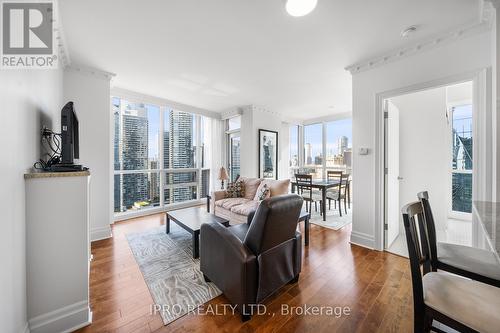 3402 - 16 Harbour Street, Toronto, ON - Indoor Photo Showing Living Room