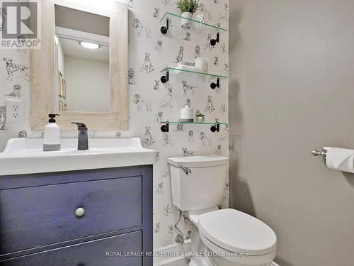 51 Gateway Court, Whitby, ON - Indoor Photo Showing Bathroom