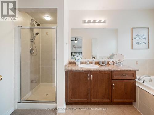 341 Lauderdale Drive, Vaughan, ON - Indoor Photo Showing Bathroom