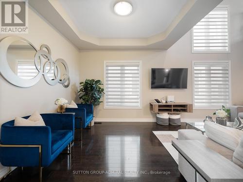 341 Lauderdale Drive, Vaughan, ON - Indoor Photo Showing Living Room