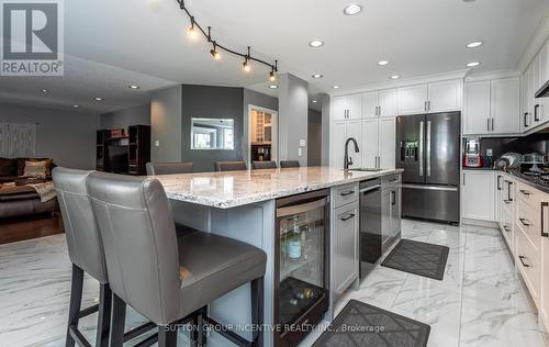 10 Saxon Road, Barrie, ON - Indoor Photo Showing Kitchen With Stainless Steel Kitchen With Upgraded Kitchen