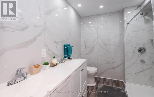 10 Saxon Road, Barrie, ON - Indoor Photo Showing Bathroom