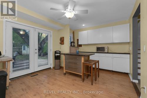 290 Pine Drive, Barrie, ON - Indoor Photo Showing Kitchen