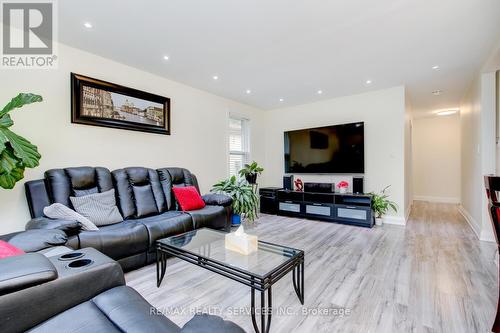 25 Finchley Crescent, Brampton, ON - Indoor Photo Showing Living Room