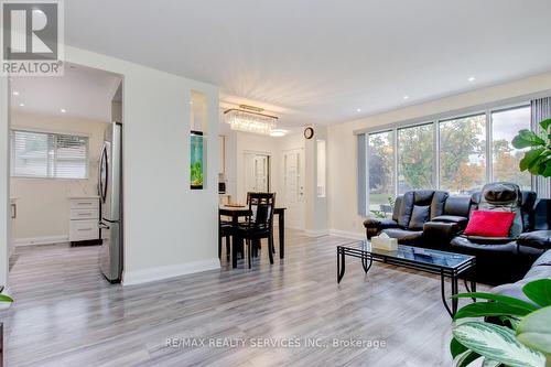 25 Finchley Crescent, Brampton, ON - Indoor Photo Showing Living Room