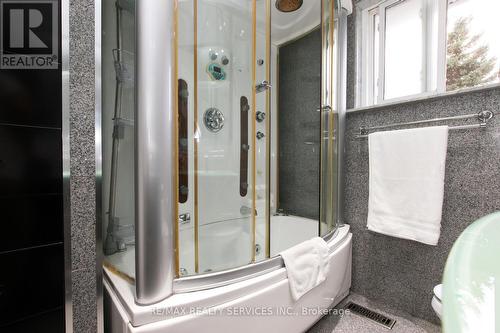 25 Finchley Crescent, Brampton, ON - Indoor Photo Showing Bathroom