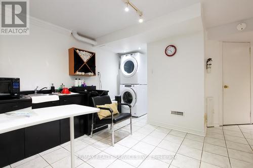 25 Finchley Crescent, Brampton, ON - Indoor Photo Showing Laundry Room