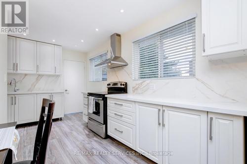 25 Finchley Crescent, Brampton, ON - Indoor Photo Showing Kitchen