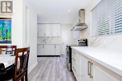 25 Finchley Crescent, Brampton, ON - Indoor Photo Showing Kitchen