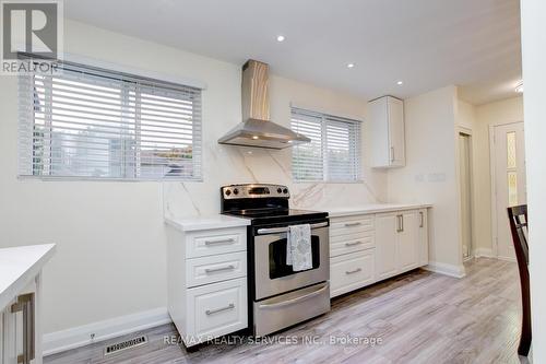 25 Finchley Crescent, Brampton, ON - Indoor Photo Showing Kitchen With Upgraded Kitchen