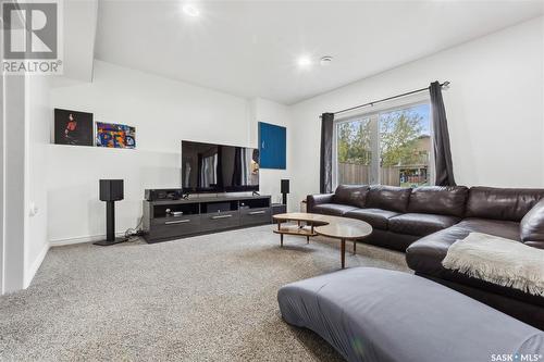 913 Reimer Road, Martensville, SK - Indoor Photo Showing Living Room