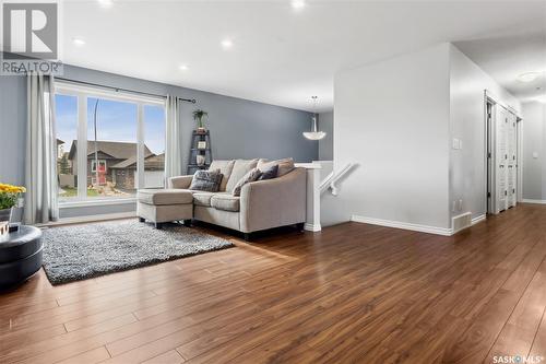 913 Reimer Road, Martensville, SK - Indoor Photo Showing Living Room