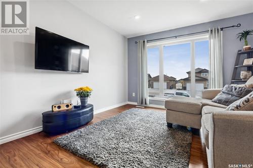 913 Reimer Road, Martensville, SK - Indoor Photo Showing Living Room