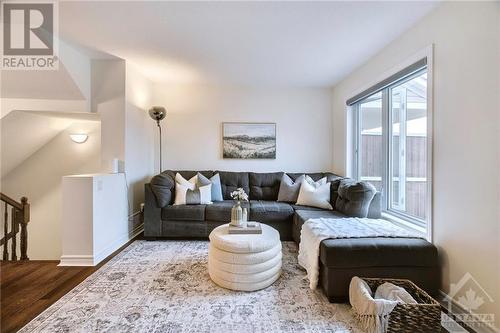 205 Marrissa Avenue, Ottawa, ON - Indoor Photo Showing Living Room