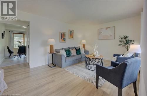 161 East Park Drive, Woodstock, ON - Indoor Photo Showing Living Room