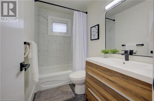 161 East Park Drive, Woodstock, ON - Indoor Photo Showing Bathroom