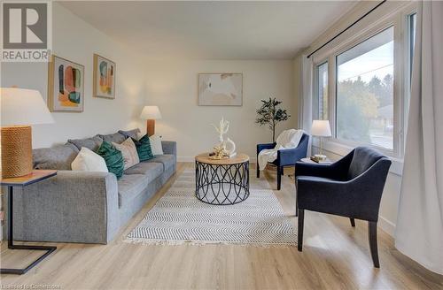 161 East Park Drive, Woodstock, ON - Indoor Photo Showing Living Room