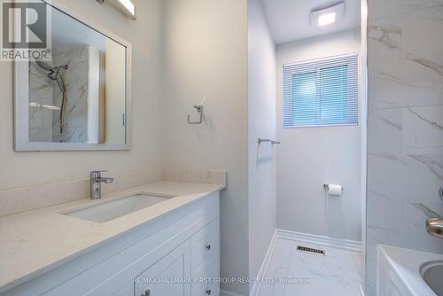 933 Dublin Street, Whitby, ON - Indoor Photo Showing Bathroom