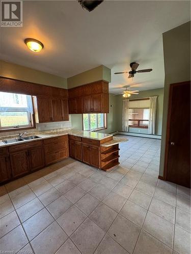 7772 Side Road 5 E, Wellington North, ON - Indoor Photo Showing Kitchen With Double Sink