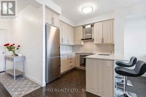 1606 - 2093 Fairview Street, Burlington, ON - Indoor Photo Showing Kitchen