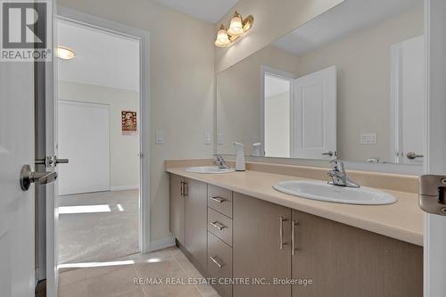 58 Mary Watson Street, North Dumfries, ON - Indoor Photo Showing Bathroom